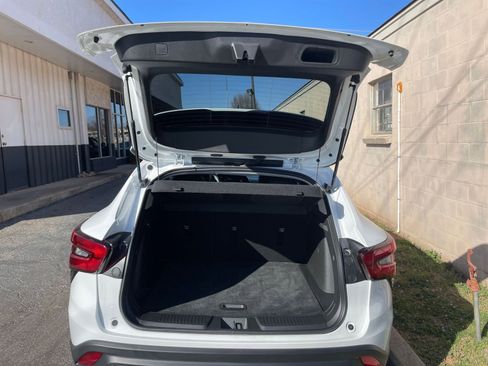 Used 2025 Chevrolet Trax LT image 30