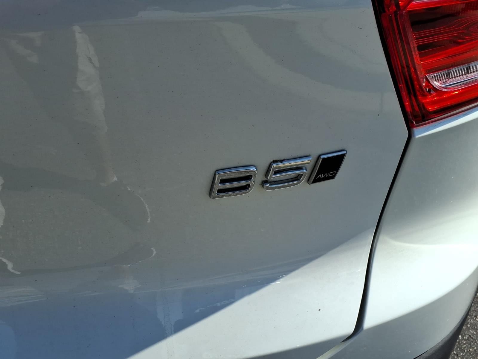 Used 2024 Volvo XC40 B5 Plus AWD/4WD image 6