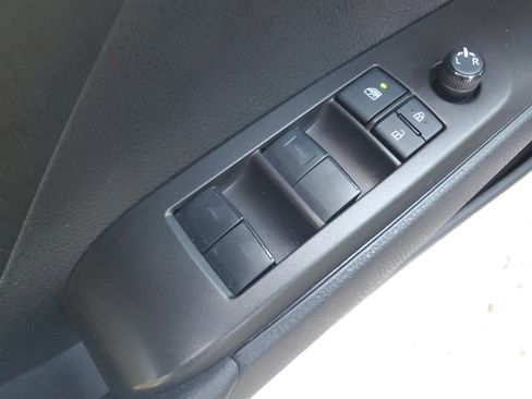 Used 2022 Toyota Camry LE image 19