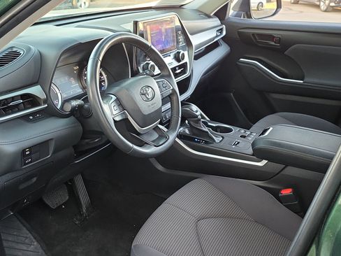 Used 2023 Toyota Highlander LE image 11