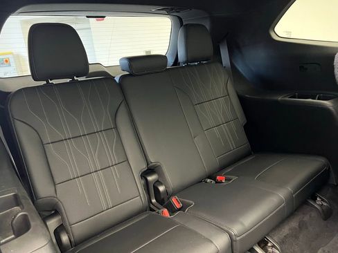 Used 2025 Buick Enclave Avenir w/ Super Cruise Package image 9