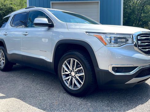 Used 2018 GMC Acadia SLE image 9