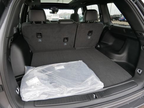 New 2025 Jeep Grand Cherokee Limited w/ Trailer Tow Package image 6