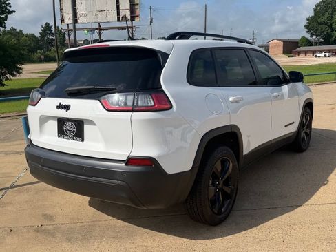 Used 2021 Jeep Cherokee Latitude Plus FWD image 4