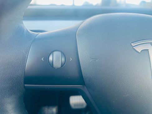 Used 2021 Tesla Model Y Performance image 24