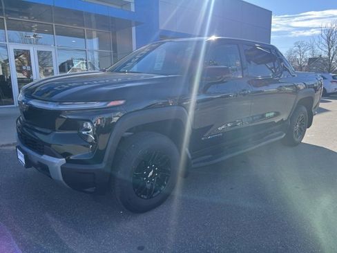 Used 2025 Chevrolet Silverado EV LT image 2