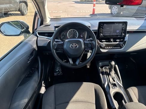 Used 2022 Toyota Corolla LE FWD image 11