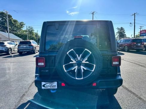 Used 2024 Jeep Wrangler Unlimited AWD/4WD image 7