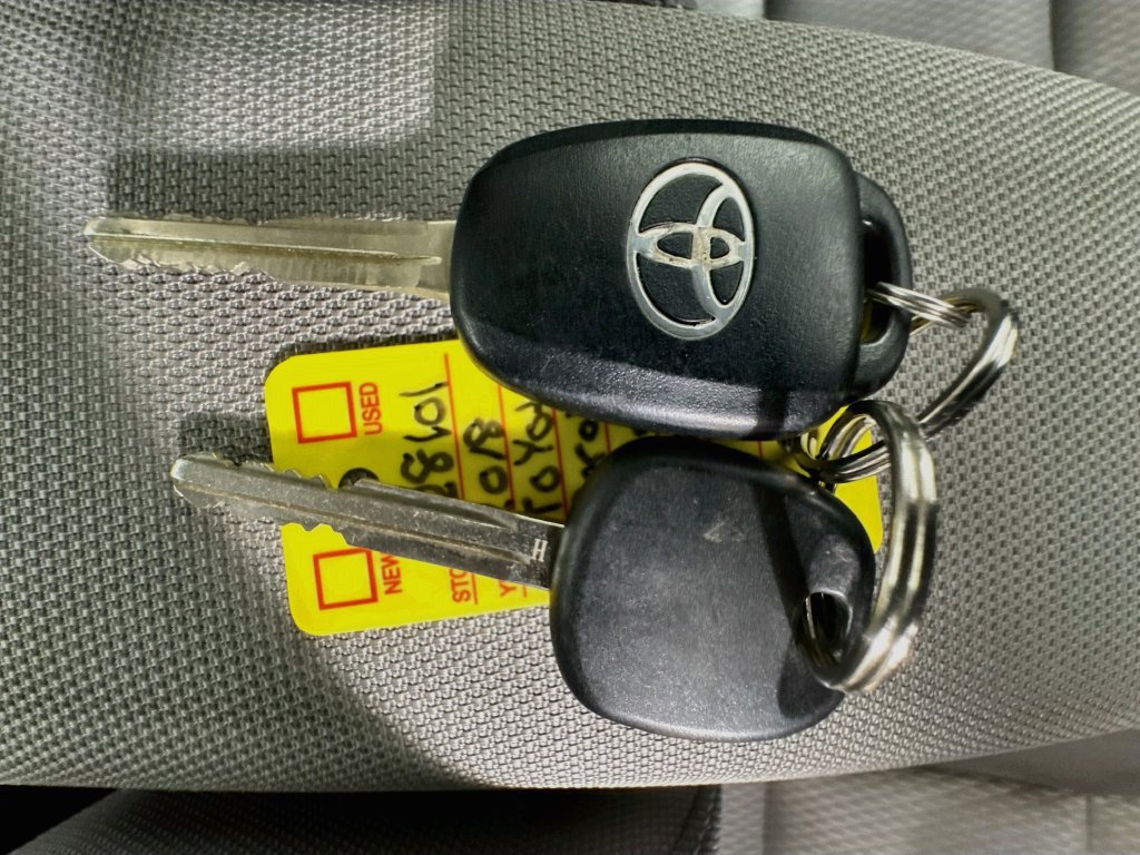 Used 2018 Toyota Corolla LE FWD image 37