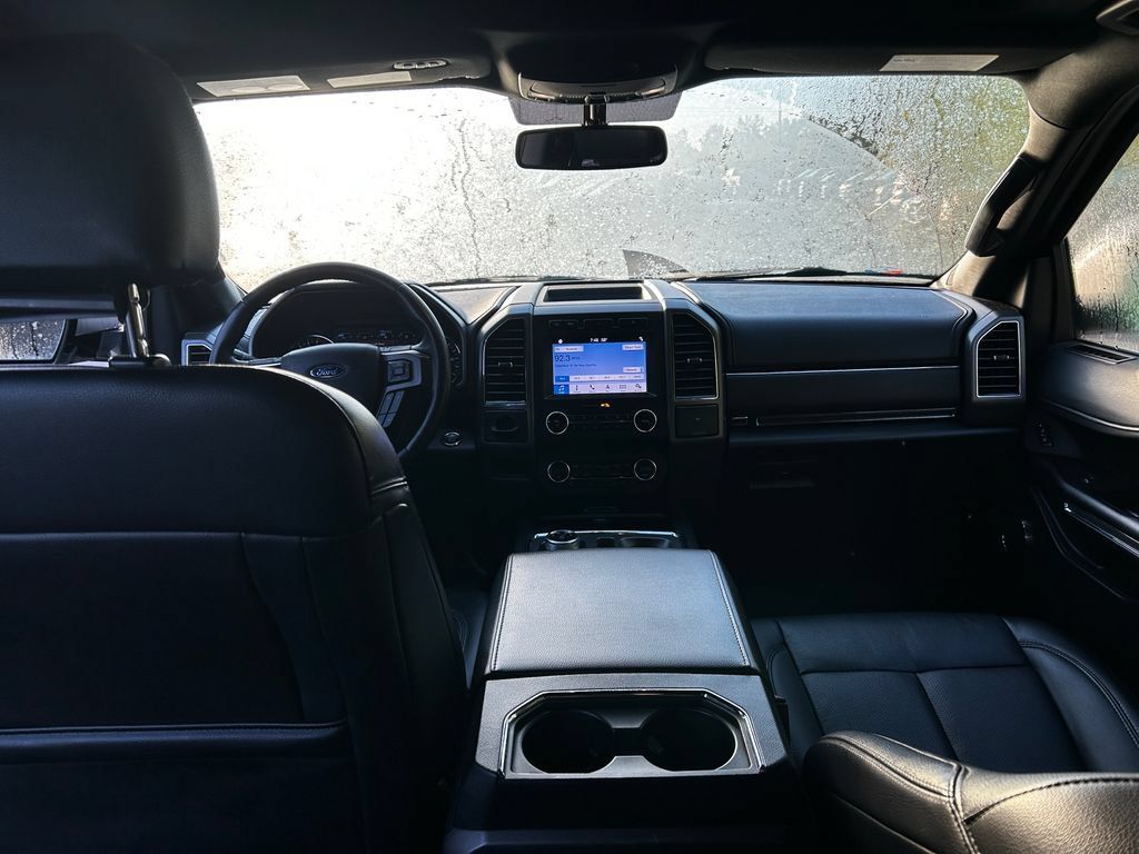 Used 2019 Ford Expedition XLT w/ Equipment Group 202A AWD/4WD image 9