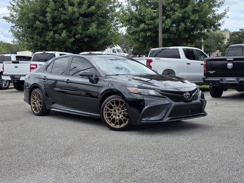 Used 2024 Toyota Camry SE FWD image 2