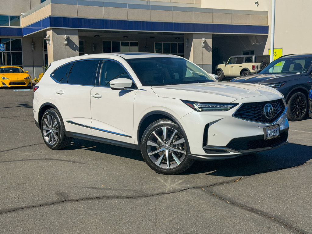 Used 2025 Acura MDX w/ Technology Package FWD image 2