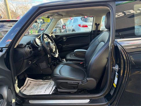 Used 2018 MINI Cooper 2-Door Hardtop w/ Signature Line Package image 9