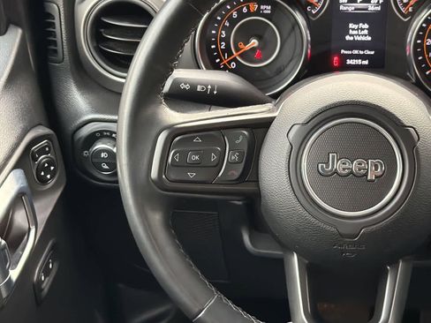 Used 2022 Jeep Gladiator Sport image 12