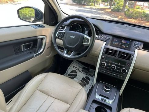 Used 2019 Land Rover Discovery Sport HSE AWD/4WD image 27