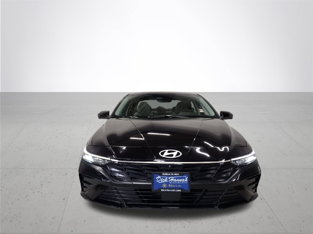 Certified 2024 Hyundai Elantra Limited FWD image 3