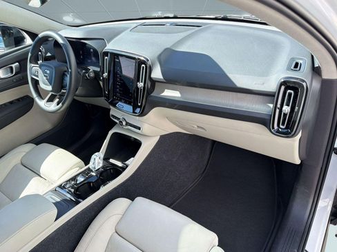 Used 2023 Volvo XC40 B5 Plus w/ Protection Package Premier image 31