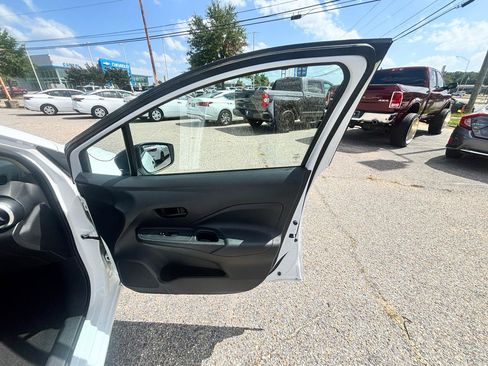Used 2023 Nissan Versa S FWD image 50