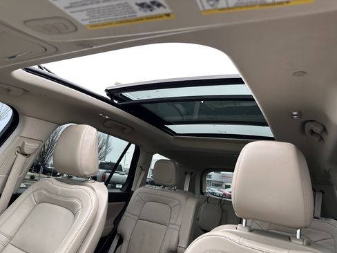 Used 2022 Lincoln Aviator Reserve w/ Equipment Group 201A image 28