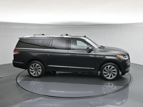 Used 2023 Lincoln Navigator L Reserve AWD/4WD image 57