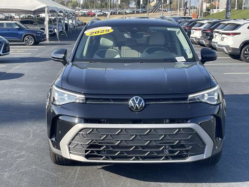 Certified 2025 Volkswagen Taos SE w/ Black Wheel Package FWD image 2