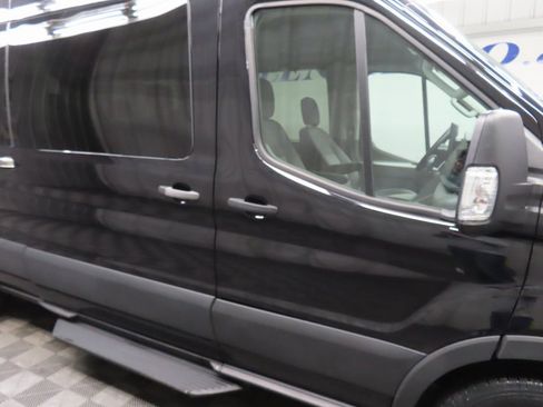 Used 2024 Ford Transit 350 XLT image 31