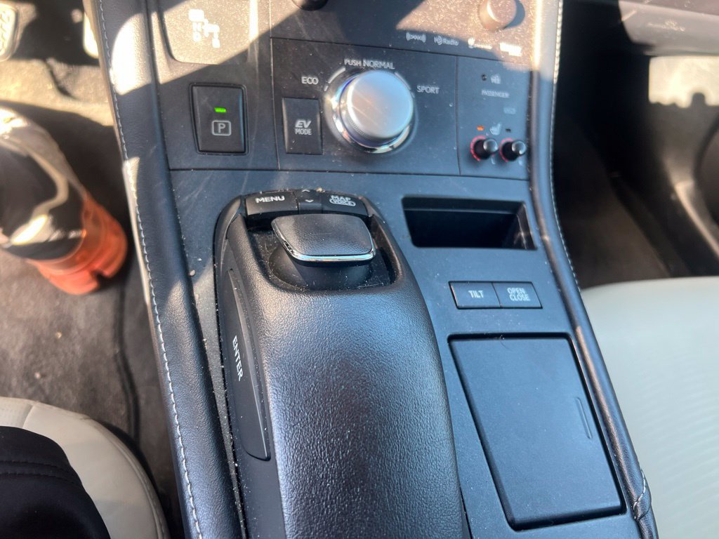 Used 2013 Lexus CT 200h w/ Premium Pkg w/Navigation FWD image 12