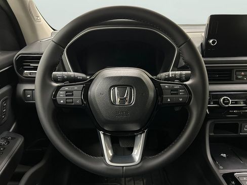 Used 2025 Honda Pilot Touring image 12