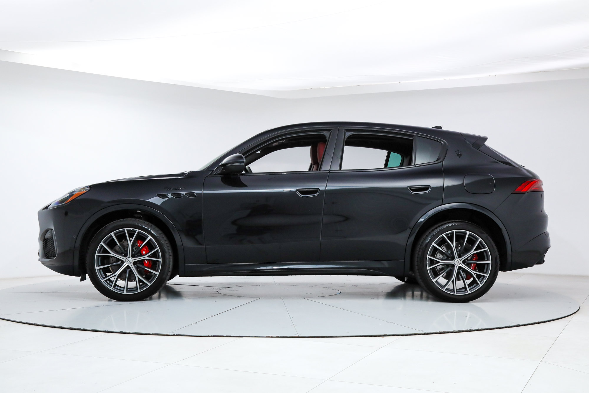 Used 2026 Maserati Grecale Modena AWD/4WD image 2