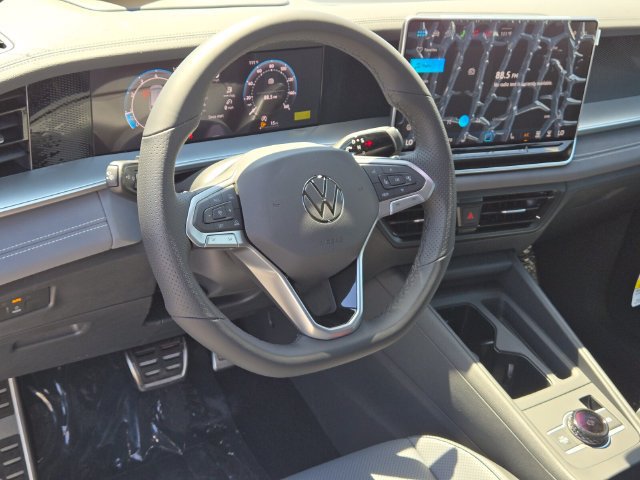 New 2026 Volkswagen Tiguan SE R-Line FWD image 10
