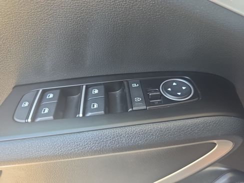 Certified 2025 Kia Soul LX w/ LX Technology Package FWD image 26