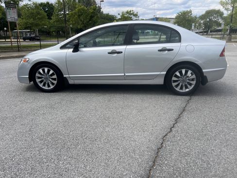 Used 2010 Honda Civic DX-VP image 12
