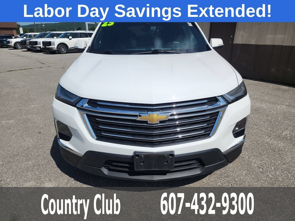 Used 2023 Chevrolet Traverse LT AWD/4WD image 3