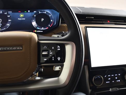 Used 2023 Land Rover Range Rover Long Wheelbase SE image 29