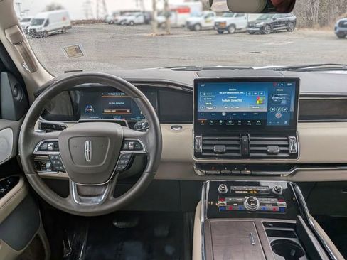 Used 2023 Lincoln Navigator Reserve image 30