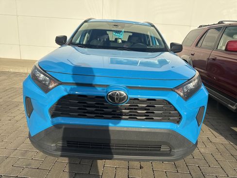 Used 2019 Toyota RAV4 LE image 2