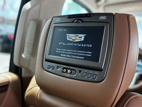 Used 2015 Cadillac Escalade Platinum RWD image 23