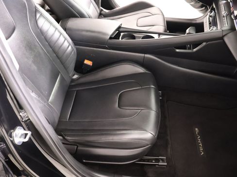 Used 2024 Hyundai Elantra Limited image 14