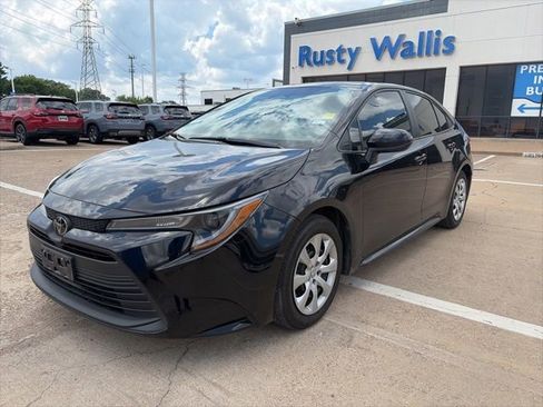 Used 2023 Toyota Corolla LE FWD image 2