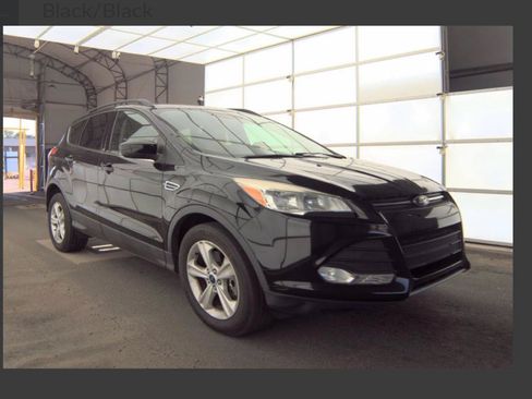Used 2016 Ford Escape SE w/ Equipment Group 201A AWD/4WD image 4