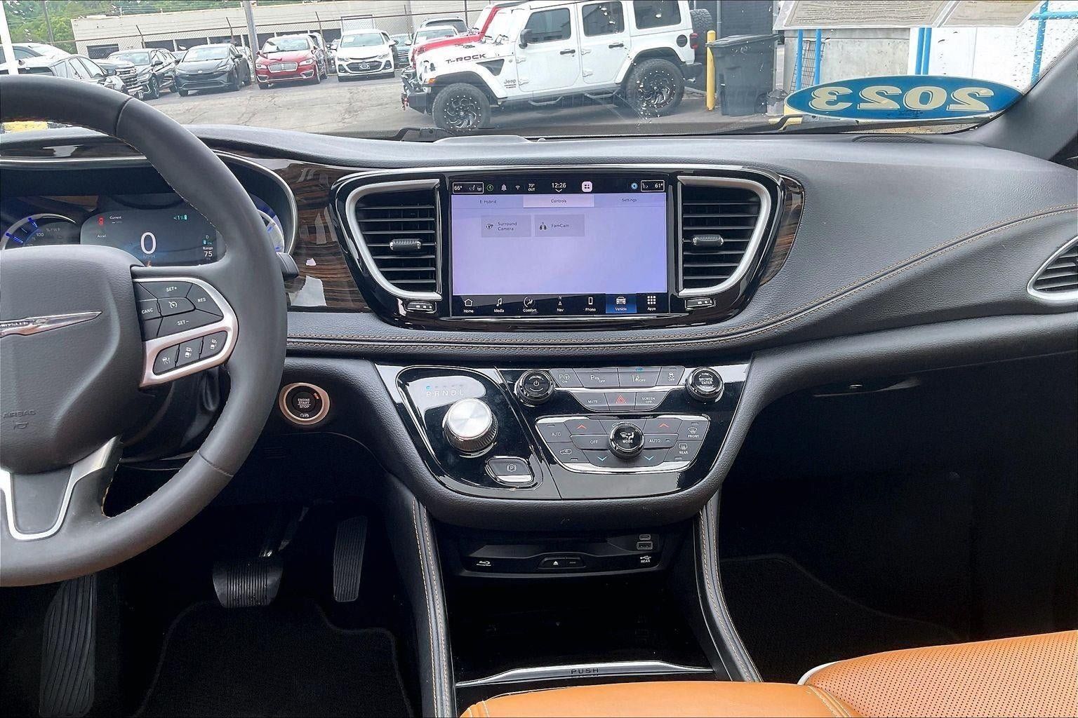 Used 2023 Chrysler Pacifica Pinnacle FWD image 6