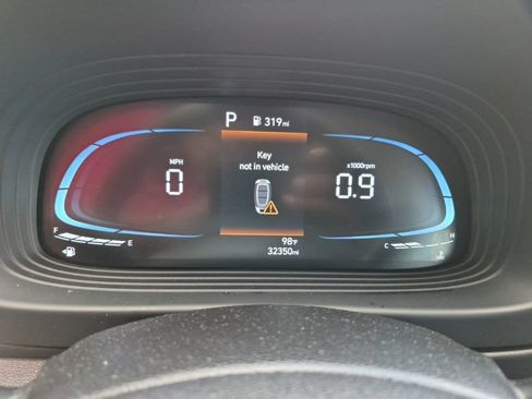 Used 2025 Hyundai Venue SEL FWD image 6