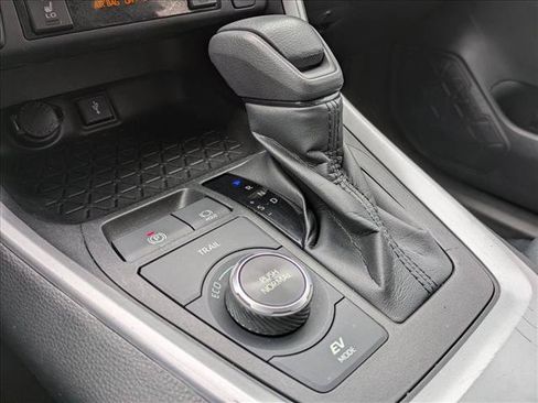 Used 2022 Toyota RAV4 XLE AWD/4WD image 13