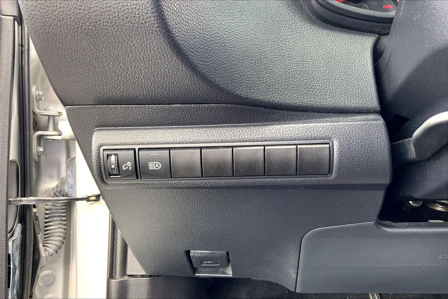 Used 2020 Toyota Corolla SE FWD image 33