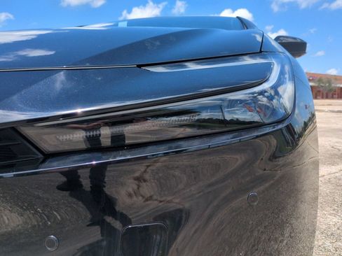New 2025 Toyota Prius Plug-In Hybrid FWD image 10