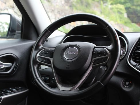 Used 2019 Jeep Cherokee Limited image 20