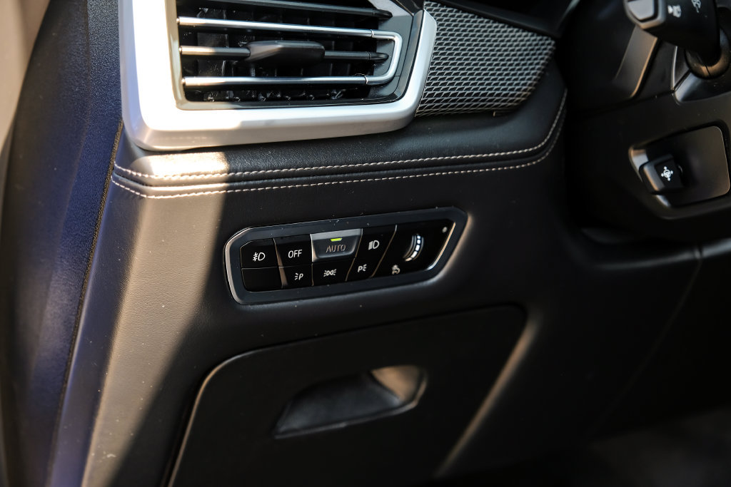 Used 2020 BMW X6 M50i w/ Premium Package AWD/4WD image 34