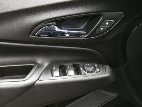 Used 2021 Chevrolet Equinox LT image 12