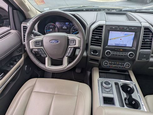 Used 2021 Ford Expedition XLT image 17