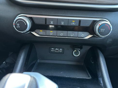 Used 2024 Nissan Altima 2.5 SV FWD image 11